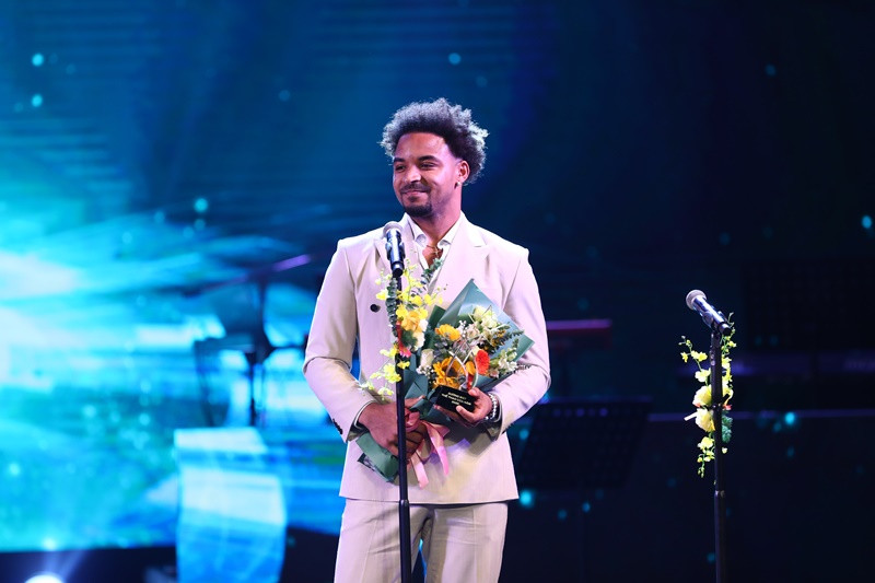 Cầu thủ Nguyễn Xuân Son giành giải Gương mặt Thể thao của năm. Ảnh: BTC.