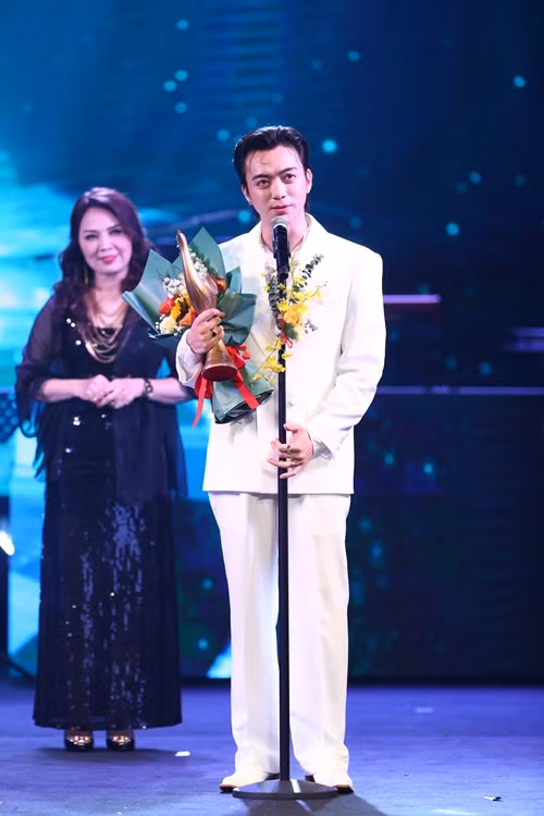  Ca sĩ Soobin Hoàng Sơn được xướng tên ở các hạng mục: Nam ca sĩ của năm, Music Video của năm và Album của năm ở Cống hiến 2025. Ảnh: BTC.