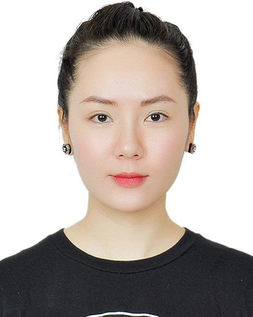 Phương Linh từng chia sẻ, mũi của cô thật sự rất cao và thẳng nhưng vì tai nạn chơi lắc vòng ngày xưa khiến mũi của Phương Linh bị vẹo nhẹ. "Thật đáng tiếc. Chứ nếu không thì đẹp gái phải biết. Xưa đúng nghịch quá mà”, nữ ca sĩ "than thở".