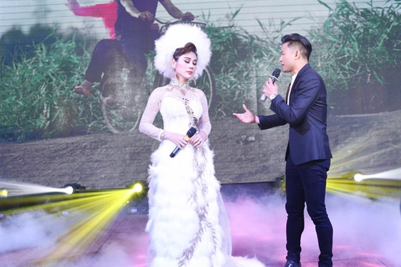 Theo Lâm Khánh Chi, cô thân thiết với Quý Bình 10 năm qua nên có gì anh cũng tâm sự với cô. Ảnh: Phụ Nữ Online.