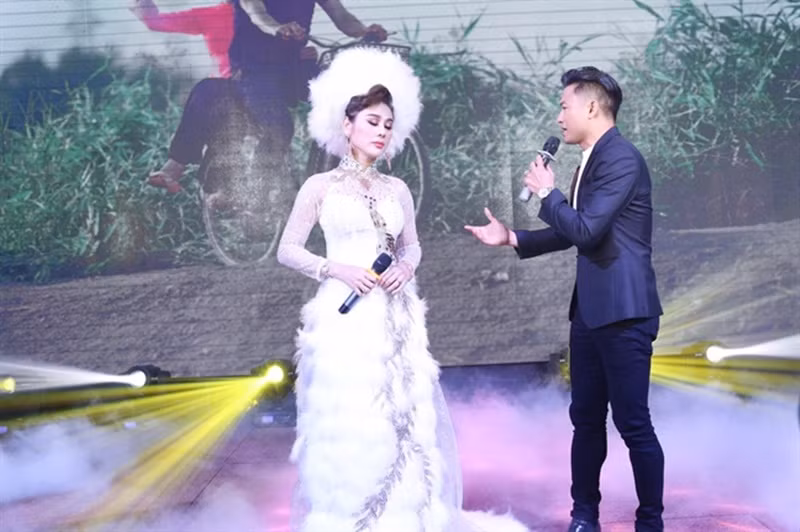 Theo Lâm Khánh Chi, cô thân thiết với Quý Bình 10 năm qua nên có gì anh cũng tâm sự với cô. Ảnh: Phụ Nữ Online.