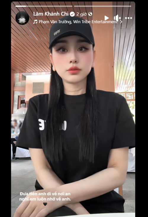 Cũng theo Lâm Khánh Chi, Quý Bình từng cùng bạn mua chung một căn nhà. Sau khi bị bệnh, Quý Bình đã bán nhà. Lâm Khánh Chi còn tiết lộ, Quý Bình một mình đi trị bệnh ở nước ngoài vì không muốn làm phiền ai. Ảnh: FB Lâm Khánh Chi.