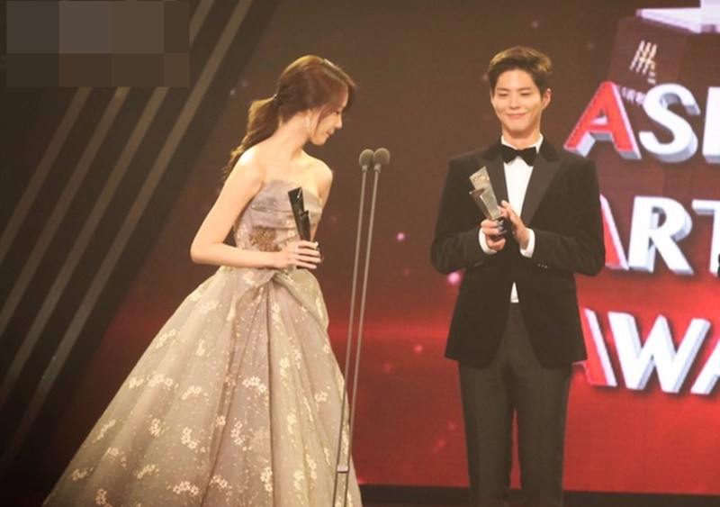 Yoona và Park Bo Gum không phản hồi về nghi vấn tình cảm. Ảnh: Hoa Học Trò.