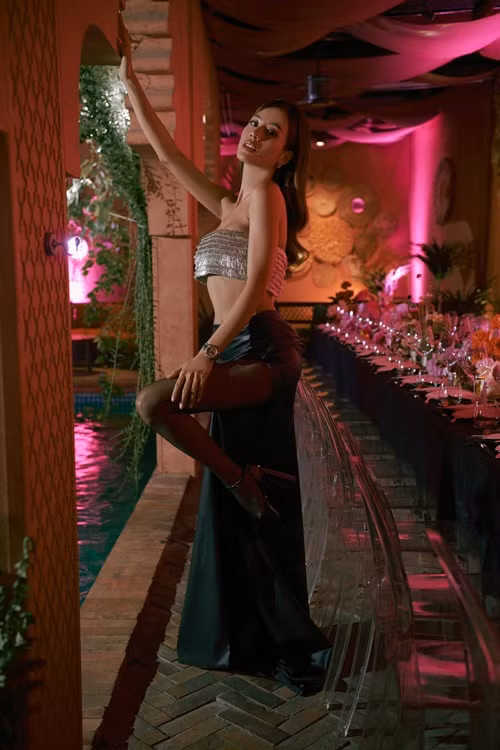 Như Vân sinh con gái đầu lòng vào năm 18 tuổi. Sau vài năm làm mẹ đơn thân, chân dài hẹn hò một giám đốc người Mỹ. Năm 2016, cô sinh con gái thứ hai. Ảnh: FB Như Vân.