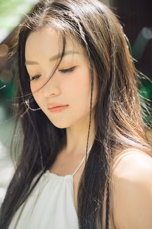 Rời xa showbiz, Thủy Top kín tiếng về chuyện tình cảm.