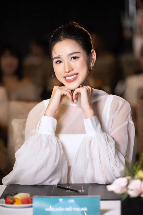 Người đẹp chia sẻ trên Vietnamnet, cô muốn trở thành đại gia, thành phú bà của chính cuộc đời mình.