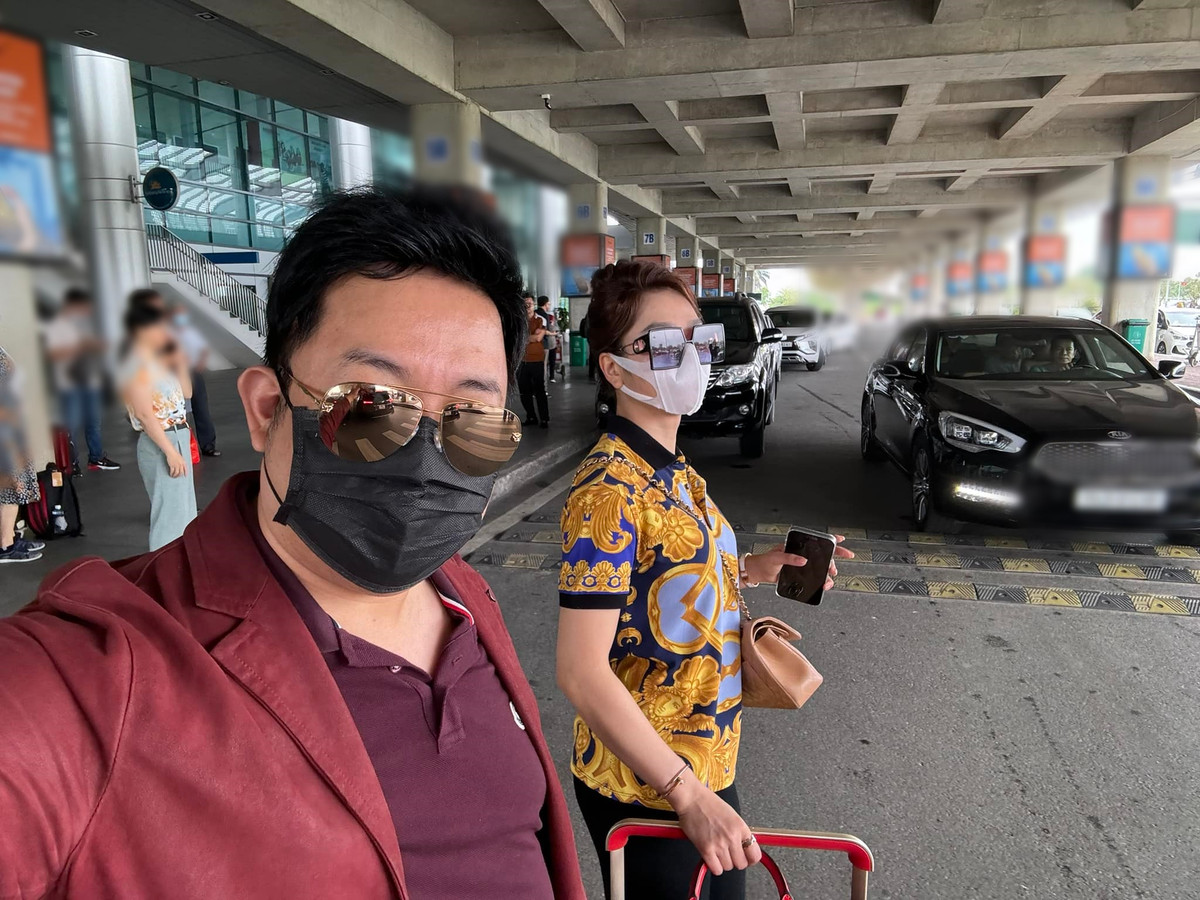 "Về việc bị đồn thổi yêu nhau, tôi tôn trọng khán giả vì đã yêu thương tôi. Chúng tôi là nghệ sĩ mà, phải chấp nhận những tin đồn thôi", Hà Thanh Xuân chia sẻ.