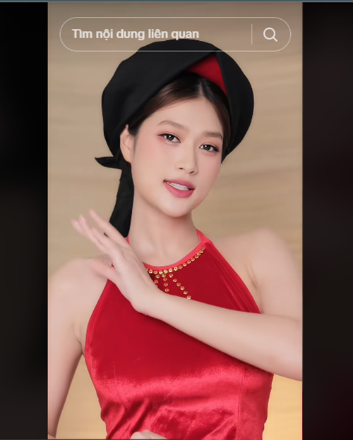 Thiên Ân đội khăn mỏ quạ, nhảy trên nền nhạc “Bắc Bling”. Ảnh: TikTok Thiên Ân.