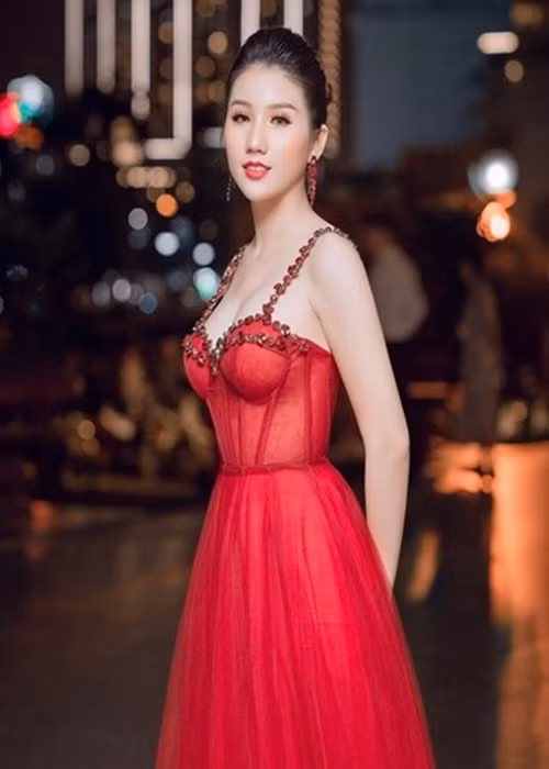 Tháng 3/2022, Á hậu Bảo Như chia sẻ, cô bị trộm đột nhập vào nhà lấy hết tài sản như tiền bạc, đồ trang sức, điện thoại. Người đẹp ước tính tài sản của gia đình bị mất lên tới vài trăm triệu đồng. Chia sẻ với Dân Việt, Bảo Như cho biết vì nhà mới vừa chuyển tới nên cô chưa kịp lắp camera. Ảnh: Dân Việt.