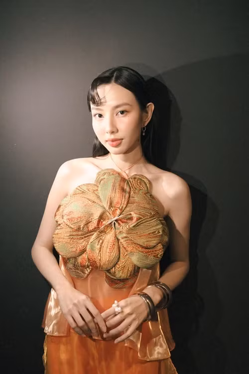 Theo Thùy Tiên, nguyên tắc làm việc của cô là coi trọng chất lượng sản phẩm và chỉ hợp tác với những sản phẩm mà bản thân Tiên đã sử dụng qua. Đối với “kẹo rau củ”, cô đã dùng liên tục vài tháng nay và cho tới tận bây giờ. Ảnh: FB Thùy Tiên.