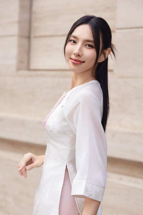 Nàng hậu giải thích các lý do quyết định đồng hành với sản phẩm. “Nó đặc biệt phù hợp với bản thân Tiên – một người không ăn được nhiều loại rau. Hơn nữa, Tiên rất tâm đắc với mục tiêu của nhãn hàng trong việc quảng bá các sản phẩm nông sản Việt Nam – một điều mà Tiên rất ủng hộ”, Thùy Tiên cho biết. Ảnh: FB Thùy Tiên.