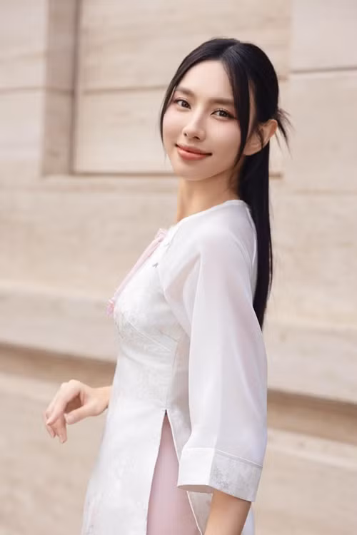 Nàng hậu giải thích các lý do quyết định đồng hành với sản phẩm. “Nó đặc biệt phù hợp với bản thân Tiên – một người không ăn được nhiều loại rau. Hơn nữa, Tiên rất tâm đắc với mục tiêu của nhãn hàng trong việc quảng bá các sản phẩm nông sản Việt Nam – một điều mà Tiên rất ủng hộ”, Thùy Tiên cho biết. Ảnh: FB Thùy Tiên.