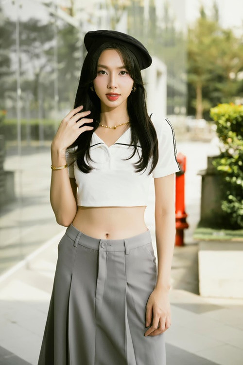 Thùy Tiên chia sẻ thêm: “Tiên cũng đã làm việc với các cơ quan chức năng và bên thứ ba để kiểm định thông tin. Hiện nay, Tiên vui mừng khi biết rằng Cục An Toàn Thực Phẩm đang tiến hành kiểm tra sản phẩm”. Ảnh: FB Thùy Tiên.