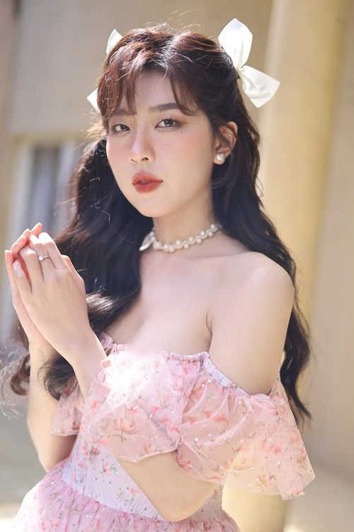 Mỹ nhân sinh năm 2003 từng học chuyên ngành diễn viên tại Đại học Sân khấu Điện ảnh TP HCM. Ảnh: FB Diễm Hằng Lamoon.