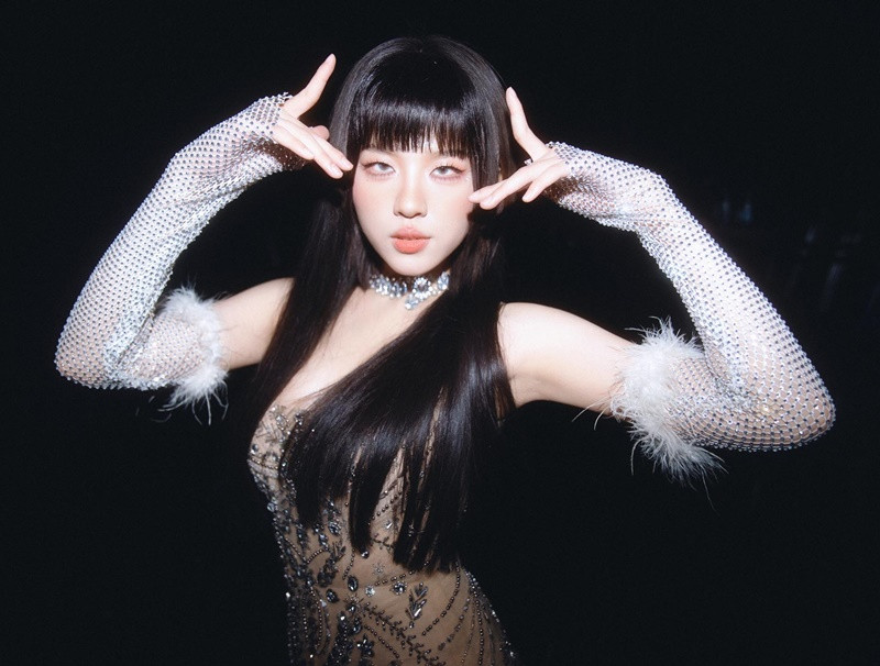 Nữ diễn viên phim Địa đạo Mặt trời trong bóng tối đầu tư cho vẻ ngoài mỗi khi xuất hiện trước công chúng. Ảnh: FB Diễm Hằng Lamoon.