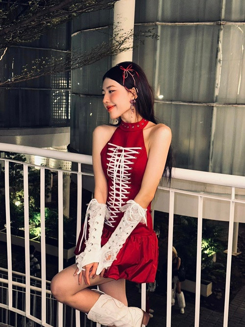 Nữ ca sĩ chia sẻ, cô dành 8 tháng để quay phim Địa đạo: Mặt trời trong bóng tối. Ảnh: FB Diễm Hằng Lamoon.