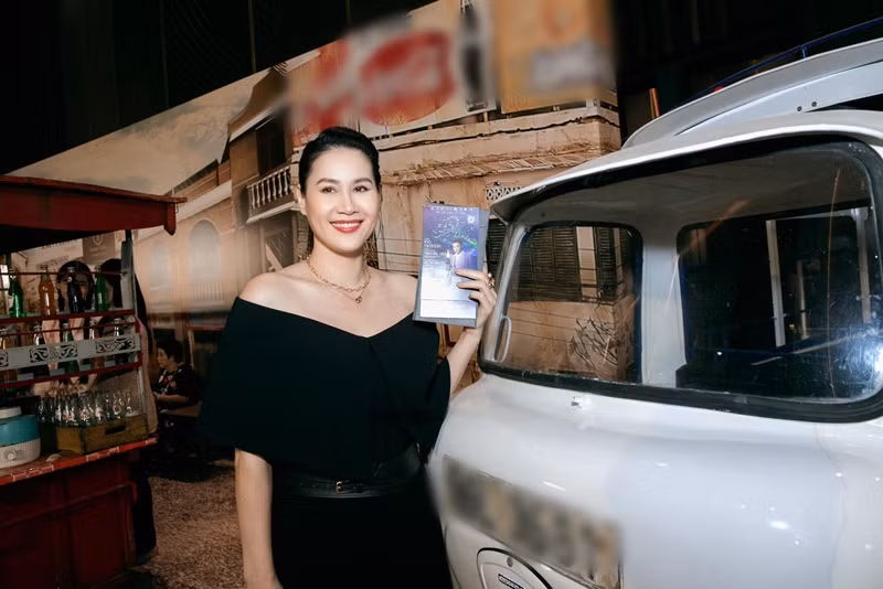 Nhan sắc của Thân Thúy Hà ở tuổi 47 được nhiều người khen ngợi mặn mà, quyến rũ.