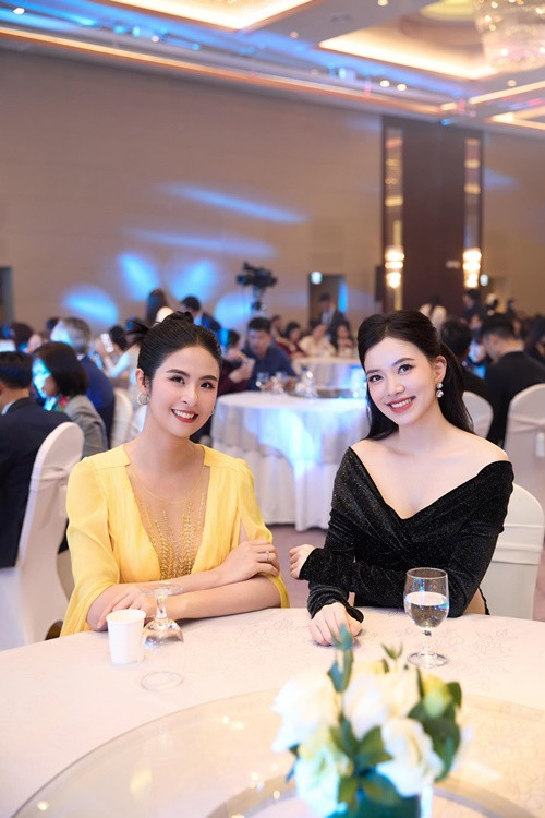 Ngọc Hân chia sẻ trên VOV, ở tháng thứ 4, cô mới tăng khoảng hơn 1kg nên vóc dáng vẫn chưa có nhiều thay đổi. Ảnh: FB Ngọc Hân.