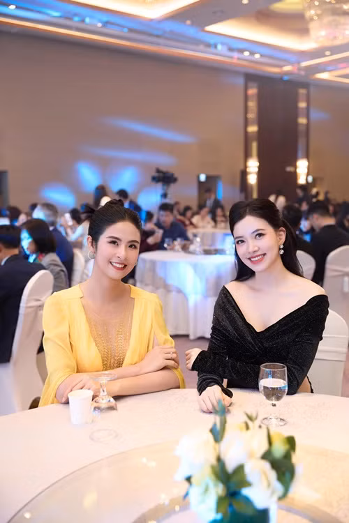 Ngọc Hân chia sẻ trên VOV, ở tháng thứ 4, cô mới tăng khoảng hơn 1kg nên vóc dáng vẫn chưa có nhiều thay đổi. Ảnh: FB Ngọc Hân.