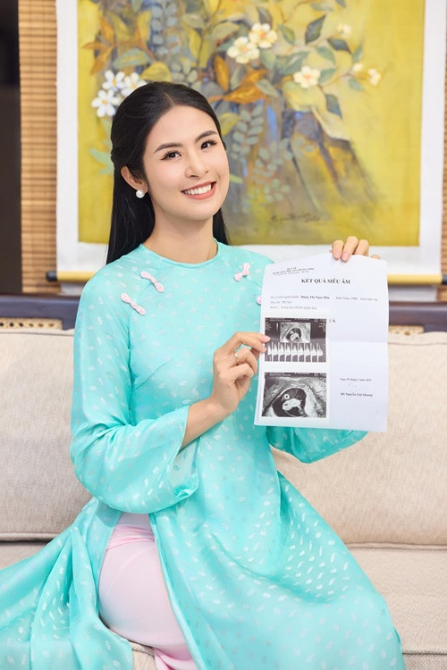 Ngọc Hân khoe tin vui bầu bí vào tháng 2/2025. Ảnh: FB Ngọc Hân.