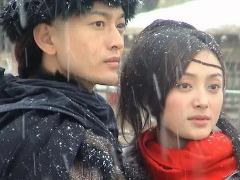 Khi đóng chung Hoàn Châu Cách Cách 3, Tần Lam và Huỳnh Hiểu Minh quen biết nhau. Đến khi đóng chung Long Phiếu, cả hai nảy sinh tình cảm. Ảnh: Gia Đình Việt Nam.