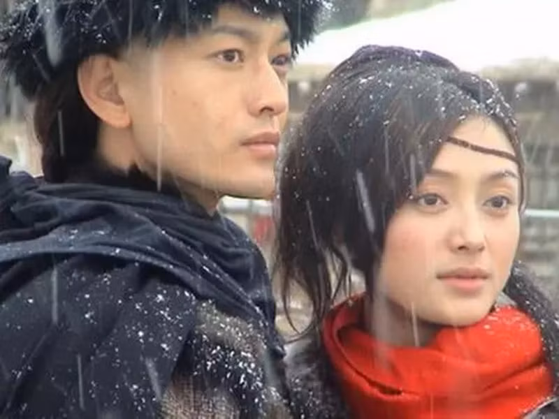 Khi đóng chung Hoàn Châu Cách Cách 3, Tần Lam và Huỳnh Hiểu Minh quen biết nhau. Đến khi đóng chung Long Phiếu, cả hai nảy sinh tình cảm. Ảnh: Gia Đình Việt Nam.