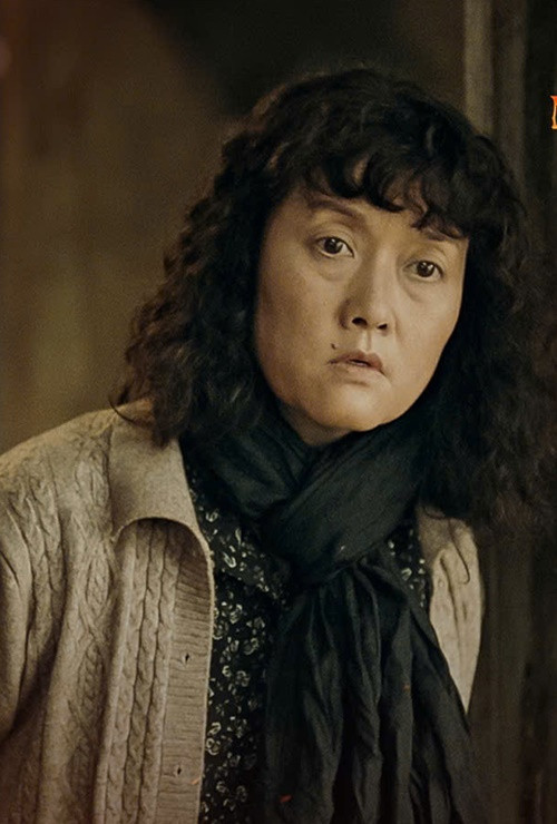 Sau Quỷ cẩu, nghệ sĩ hài Vân Dung đóng phim kinh dị Quỷ nhập tràng. Trong phim mới, Vân Dung đảm nhận vai bà Hồng - dì của nam chính.