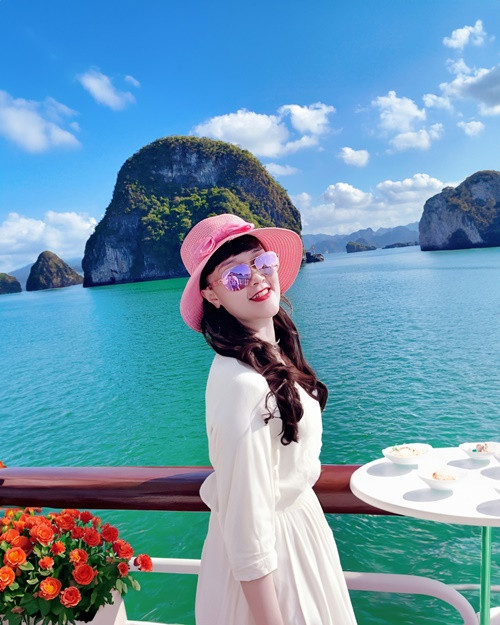 Vân Dung chia sẻ trên Tiền Phong, cô luôn chỉn chu về ngoại hình dù trên sân khấu hay ở đời thường.