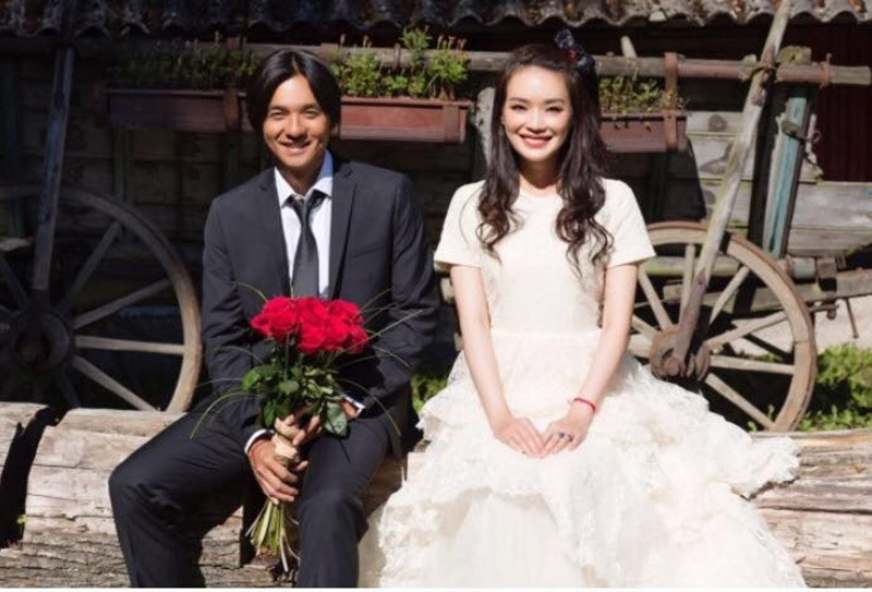 Thư Kỳ kết hôn với Phùng Đức Luân vào năm 2016 sau 20 năm làm bạn. Theo Znews, Thư Kỳ cho biết, cô từng không để ý Phùng Đức Luân vì ngoại hình của anh. Ảnh: Dân Việt.