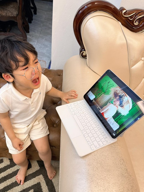 Con trai Hòa Minzy được nhiều người yêu mến bởi vẻ ngoài kháu khỉnh, những khoảnh khắc hài hước. Ảnh: FB Bo.