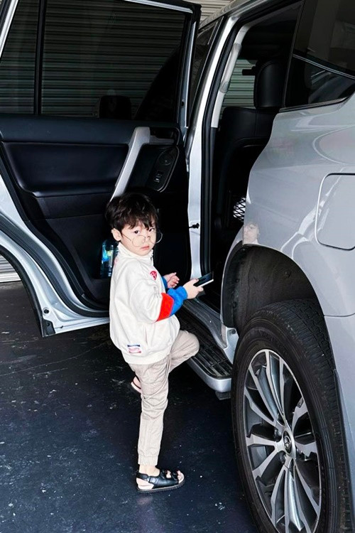 Có mẹ là ca sĩ, bố là doanh nhân, bé Bo "sinh ra đã ngậm thìa vàng". Ảnh: FB Bo.