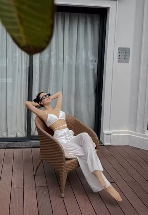 Năm 2021, Minh Hằng được tờ Chinatimes (Trung Quốc) khen ngợi đẹp như "nữ thần".