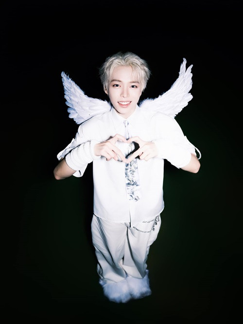 Tên tuổi của Đức Phúc gắn liền với nhiều ca khúc như Em đồng ý, Hơn cả yêu, Ngày đầu tiên, Ánh nắng của anh, Hết thương cạn nhớ, Người ơi người ở đừng về. Ảnh: FB Đức Phúc.