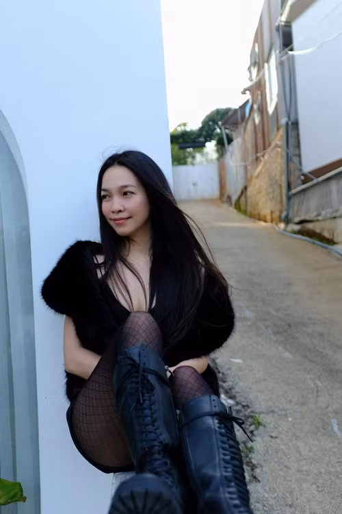 Hình ảnh Hiền Thục quyến rũ thu hút sự chú ý của người hâm mộ.