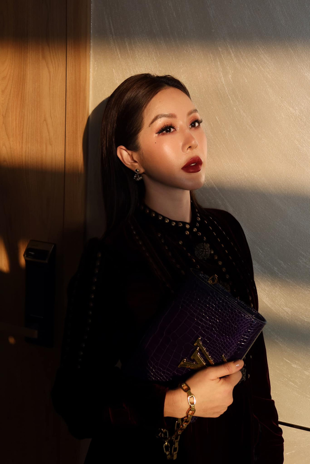 Theo Thu Hoài, đám đông tỏ ra phẫn nộ đã bị cuốn vào vòng xoáy tò mò, vô tình biến mình thành công cụ kiếm tiền cho những người làm điều sai trái. Ảnh: FB Thu Hoài.