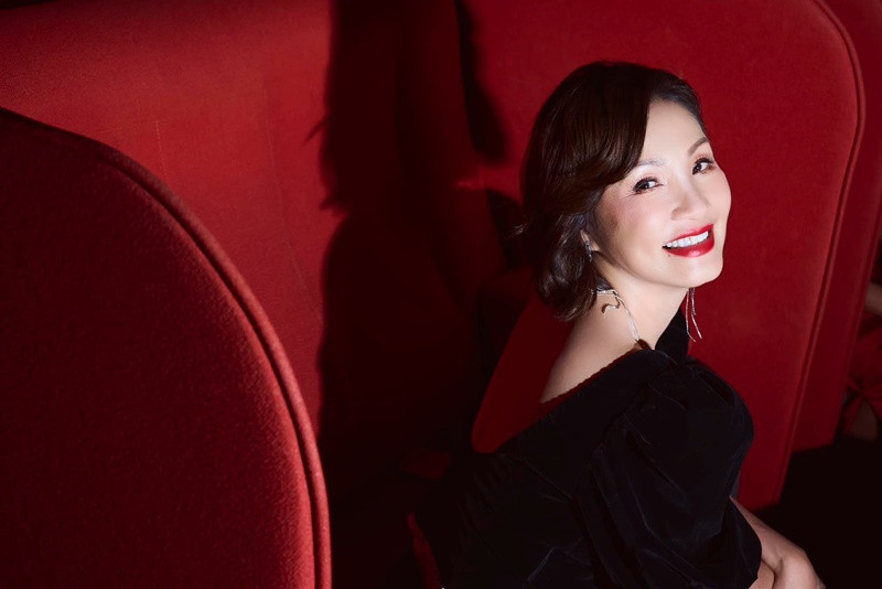 Trở lại cuộc sống độc thân, Hồng Đào đắt show đóng phim, diễn kịch ở Việt Nam.