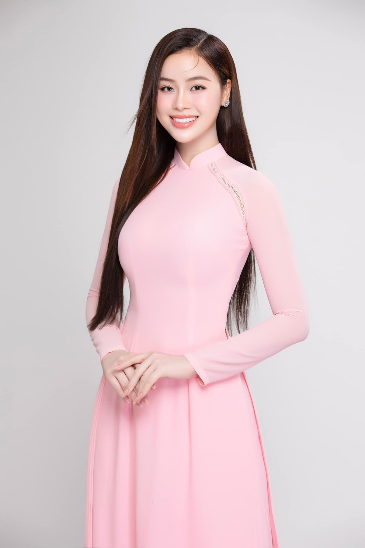 Nhan sắc của Đào Hiền ngày càng rạng rỡ, đặc biệt nụ cười tươi tắn hơn. Có tin đồn gần đây nàng hậu đã dán răng sứ. Ảnh: FB Đào Hiền.