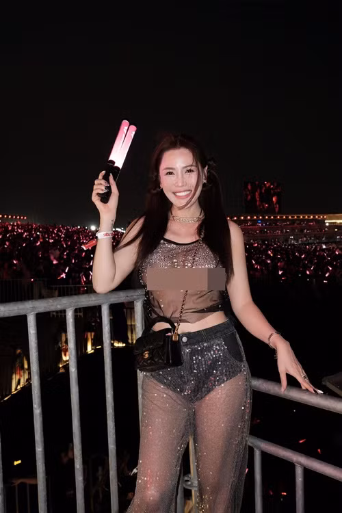 Phong cách thời trang của Quế Vân khá phóng khoáng từ sân khấu đến đời thường.