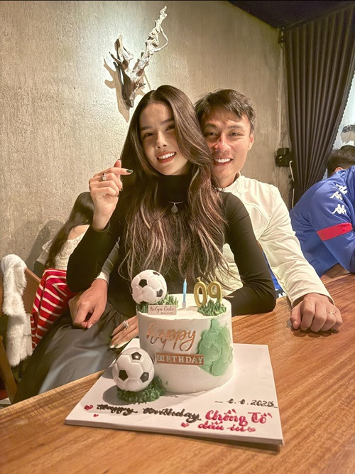 Chia sẻ trên Znews, Kỳ Hân cho biết, nhờ hiểu về điểm yếu, điểm mạnh của nhau nên vợ chồng cô không mấy khi xảy ra xích mích lớn. Mỗi lần vợ giận dỗi, Mạc Hồng Quân là người chủ động làm lành.