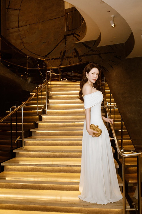 Lý Nhã Kỳ thường xuyên xuất hiện cùng đội ngũ vệ sĩ chuyên nghiệp, được đào tạo bài bản, có khả năng xử lý các tình huống bất ngờ.