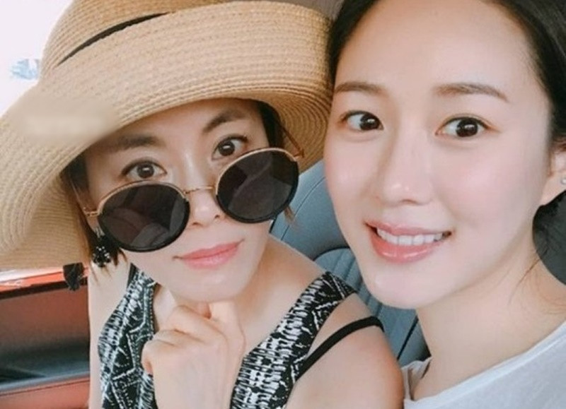 Sau khi trải qua cuộc hôn nhân với một nam diễn viên, Kyeon Mi Ri tái hôn năm 1998 và có hai cô con gái. Ảnh: Tiền Phong.