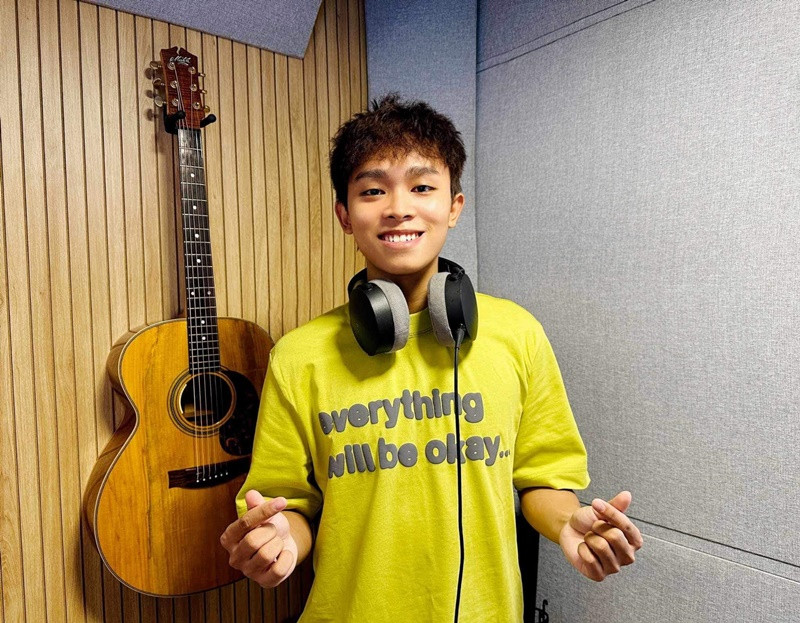 Giọng ca sinh năm 2003 học thêm thanh nhạc để giọng hát ngày càng hoàn thiện. Ngoài ra, Hồ Văn Cường đang học ngành marketing tại một trường đại học ở TPHCM. Ảnh: Fanpage Hồ Văn Cường.