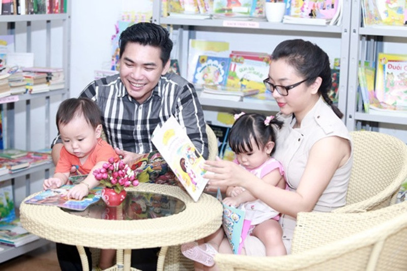 Ca sĩ Phương Anh sợ nhất quãng thời gian 10 ngày sau khi sinh, con trai bị viêm phổi phải đi cấp cứu còn con gái ở nhà sau đó bị ho. May mắn, sau 3 tháng hết cữ, nữ ca sĩ không phải dùng thuốc để chữa trầm cảm. Ảnh: Znews.