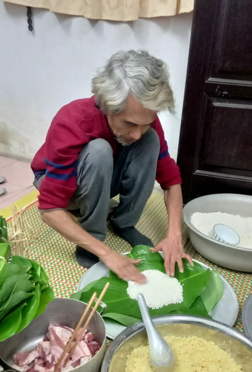 Phú Đôn không nề hà việc nấu cơm, lau nhà, giặt giũ quần áo khi về nhà.