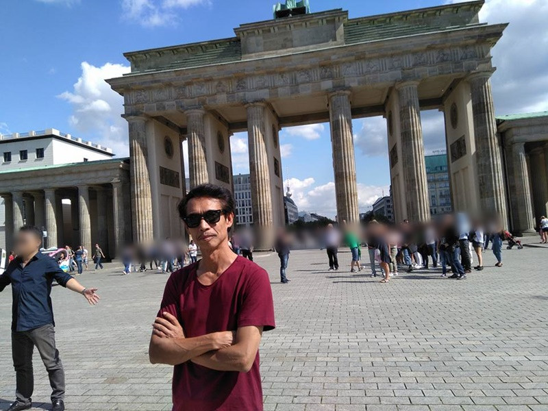 Diễn viên Phú Đôn từng đóng nhiều phim như: Tivi về làng, Hai Bình làm thủy điện, Bão qua làng, Ma làng, Bỏ vợ, Hoa hồng trên ngực trái, Nàng dâu order, Tết ở làng địa ngục…