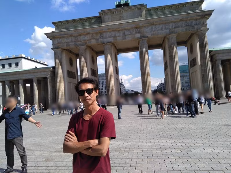 Diễn viên Phú Đôn từng đóng nhiều phim như: Tivi về làng, Hai Bình làm thủy điện, Bão qua làng, Ma làng, Bỏ vợ, Hoa hồng trên ngực trái, Nàng dâu order, Tết ở làng địa ngục…