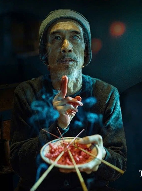 Phim kinh dị Quỷ nhập tràng đang ra rạp có sự tham gia diễn xuất của Phú Đôn. Anh đóng vai thầy Mo.