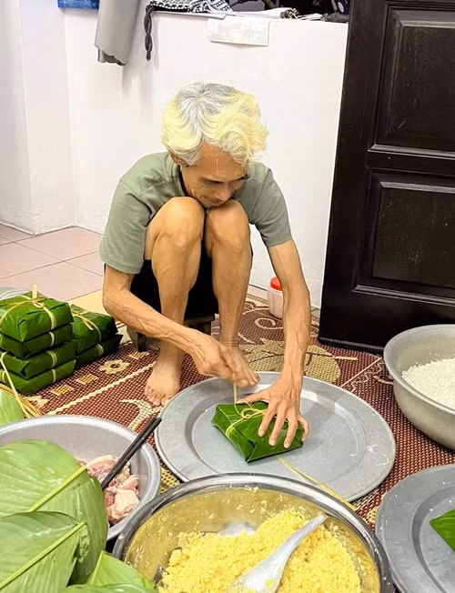 Nam diễn viên phim Quỷ nhập tràng tự tay gói bánh chưng mỗi dịp lễ Tết.
