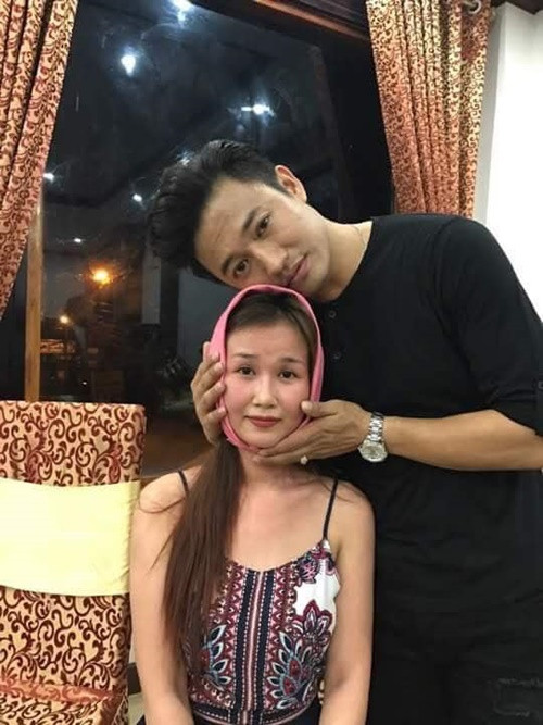 Võ Hạ Trâm cảm thấy bàng hoàng khi Quý Bình qua đời. Trước đó, cô thường xuyên nhắn tin với đàn anh. Ảnh: FB Võ Hạ Trâm.