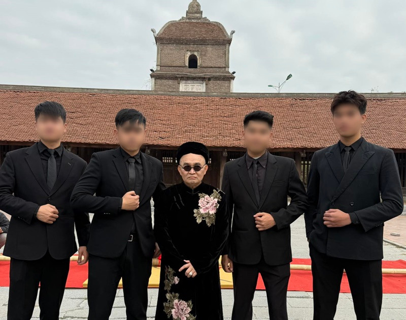 Trước đó, trong một clip trên trang cá nhân, Xuân Hinh cho biết, các cụ ngày xưa hát rap từ lâu rồi. Bài chòi, quan họ, chèo đều có bài rap. Ảnh: FB Xuân Hinh.